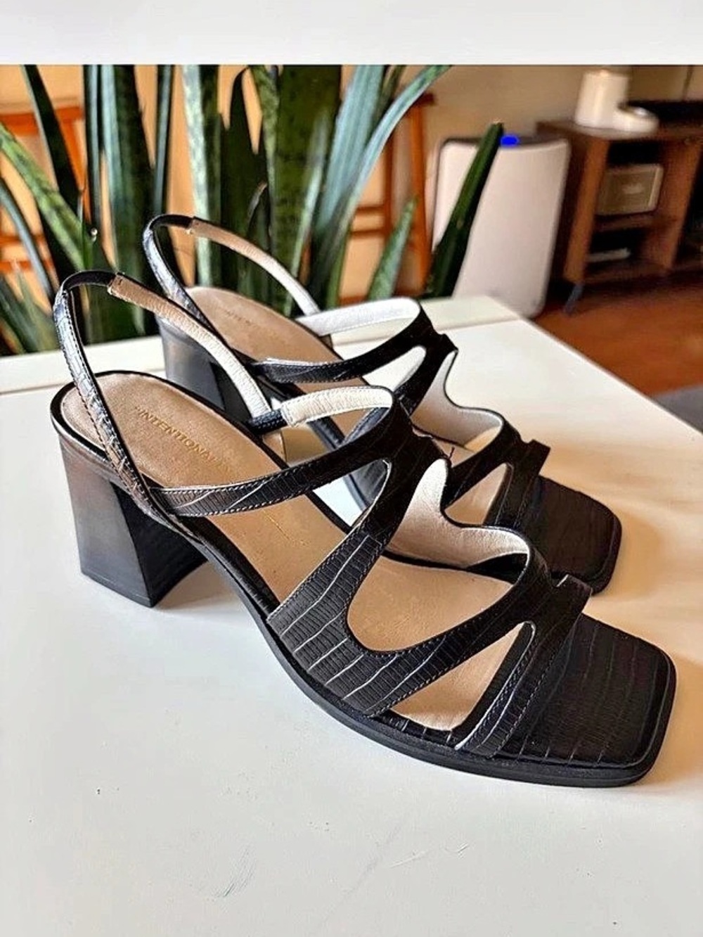 Intentionally Blank Black Strappy Block Heel Sandals Like New